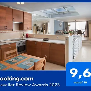 maximilian-house-duplex-vista-al-mar-en-complejo-con-piscina.in-canary-islands.com/